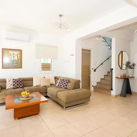 Kiki Villa-3 Bedroom Villa With Jacuzzi פרוטאראס