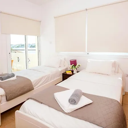 Kiki Villa-3 Bedroom Villa With Jacuzzi * פרוטאראס