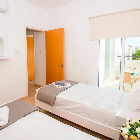 Kiki Villa-3 Bedroom Villa With Jacuzzi וילה פרוטאראס