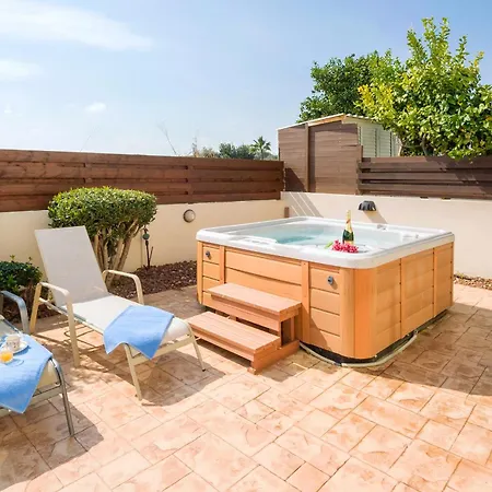 וילה Kiki Villa-3 Bedroom Villa With Jacuzzi *
