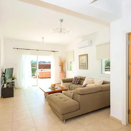 Kiki Villa-3 Bedroom Villa With Jacuzzi Villa
